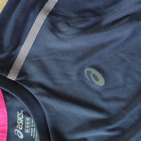 Asics long sleeves tee with reflective bands "motion dry" material - Picture 3 of 7